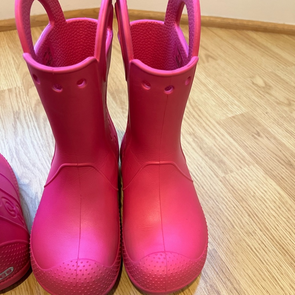 CROCS Vibrant Pink Kids Snow Boots